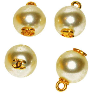 Set of (4) Pearl Chanel Buttons - Gem de la Gem